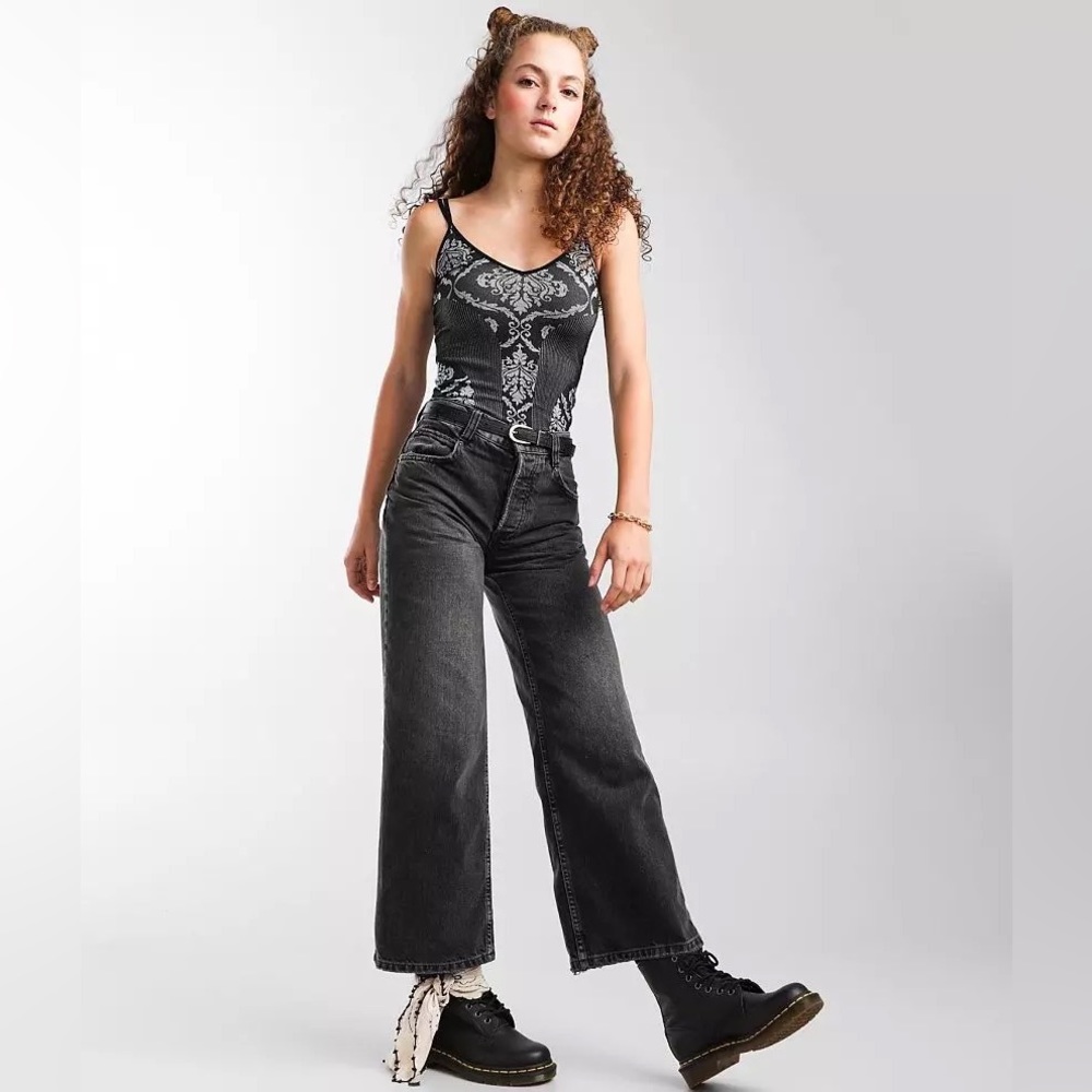 WE THE FREE Chalet Straight Leg in Dark Shadows. Tagged 25.”